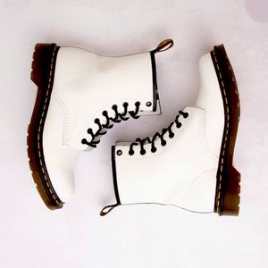 Dr. Martens 1460 8-Eye Boot - White Leather- sz 6